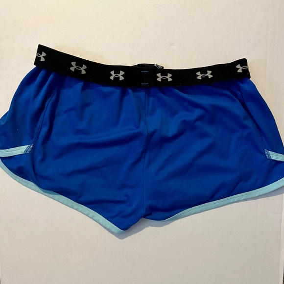 Women’s Under Armour Shorts - Picture 2 of 3